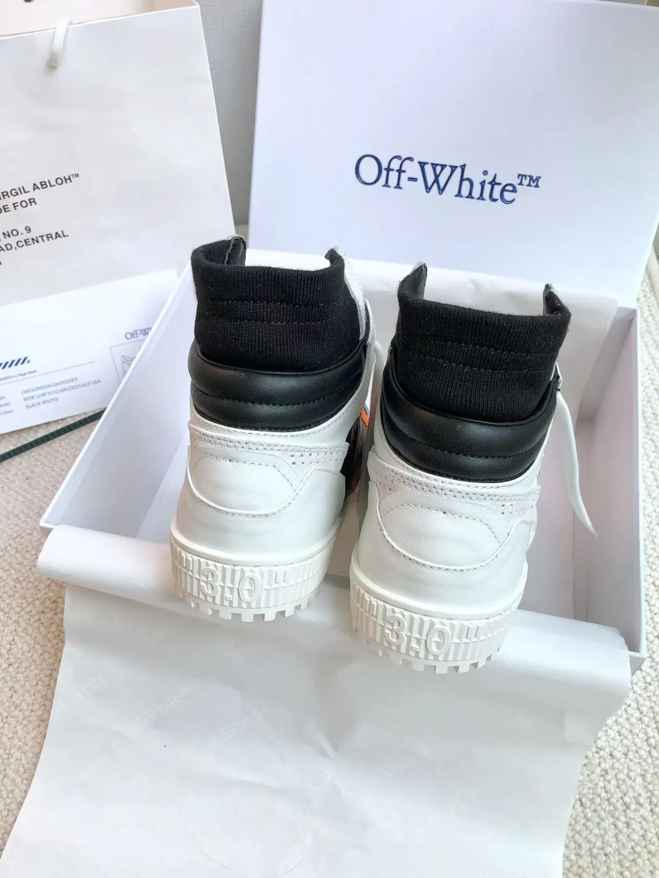 Men's men's shoes P660! 🌈🌈OFF WHITE🌈🌈 ⚡️Couple model⚡️🍓New color🍓 👉Ex-factory price: 130-45 The latest spring model of Gaobang street casual Martin style masterpiece, released the highest quality version on the market 👊 Series original mold opening, original lasting, production technology 1:1 original ➰🔜The best choice for more and more celebrities and Internet celebrities🔸In the classics Changes in the code🔸Innovate in the trend🔸Strive to break away from the shackles of bad street design🔝Although he is not the originator of fashion design, he is definitely a shining dark horse in avant-garde design🐴🆙Do not follow the trend🔅Not universal beauty🔅 Fabric💯First-layer cowhide Lining💯Imported skin-friendly and environmentally friendly polyester mesh Foot pads💯Original molded high-elastic environmentally friendly molding pads Midsole💯Original lasting process Outsole💯Rubber outsole Packaging💯Official website synchronized full set of packaging (brand wrapping paper, brand certificate, brand cloth bag)